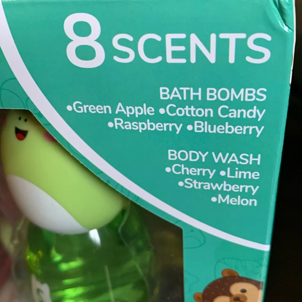 🆕- Squishmallow Bath Bomb & Body Wash Set with Surprise Charms Inside